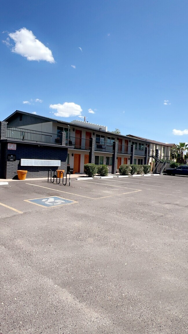 Spring Leaf Apartments, Tempe, AZ 85281 - photo 2