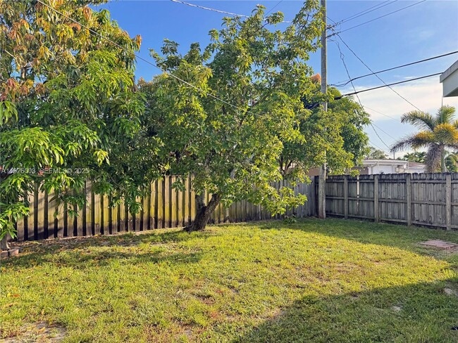1400 N 70th Way, Hollywood, FL 33024 - photo 2