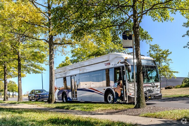 Public transportation in Northwoods makes it easy to commute to downtown Columbus.
