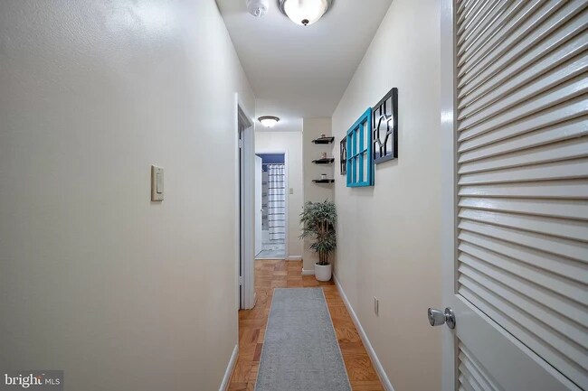 10684 Weymouth St unit 103, Bethesda, MD 20814 - photo 7