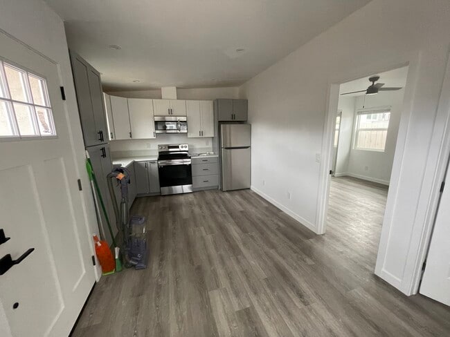 1077 Connecticut St unit 2, Imperial Beach, CA 91932 - photo 2