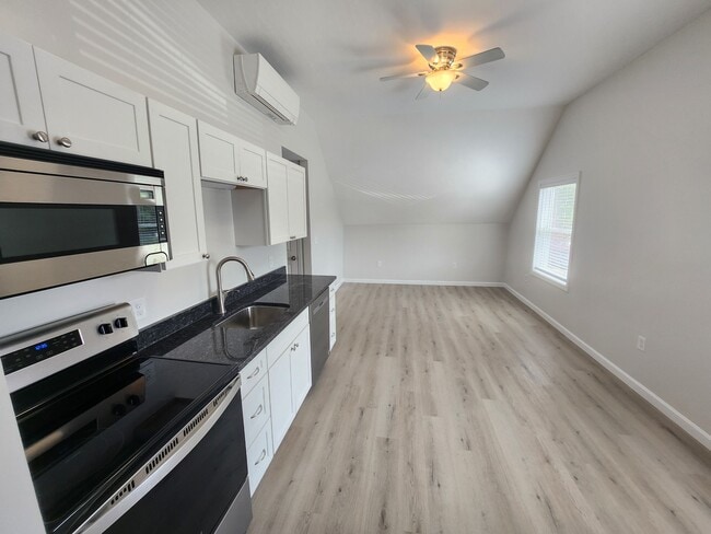 14 Oak St unit 3, Derry, NH 03038 - photo 3