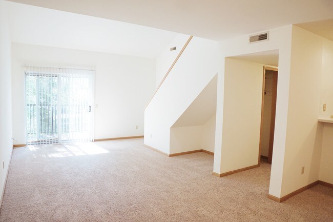 Oakbridge Court Apartments, Madison, WI 53717 - photo 6