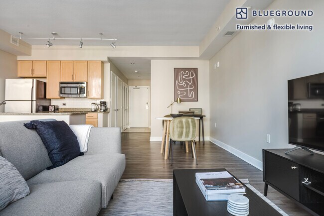 443 New York Ave NW unit FL7-ID876, Washington, DC 20001 - photo 3