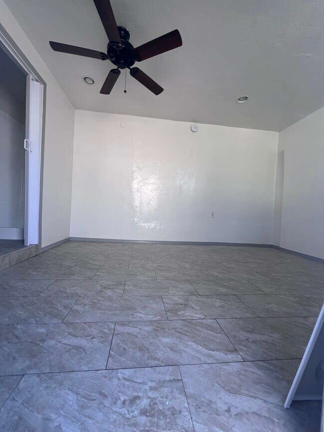 814 W 147th St unit Side, Gardena, CA 90247 - photo 3