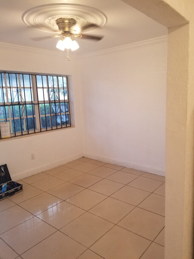 7043 NW 6th Ct unit Back Unit, Miami, FL 33150 - photo 7