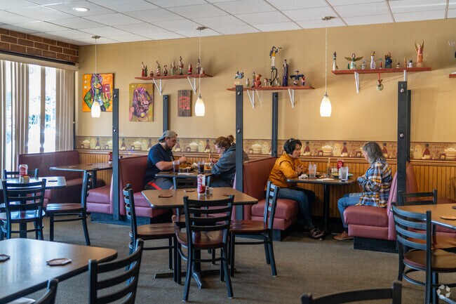 Enjoy the cozy atmosphere at Jeff's Kitchen in Look West.