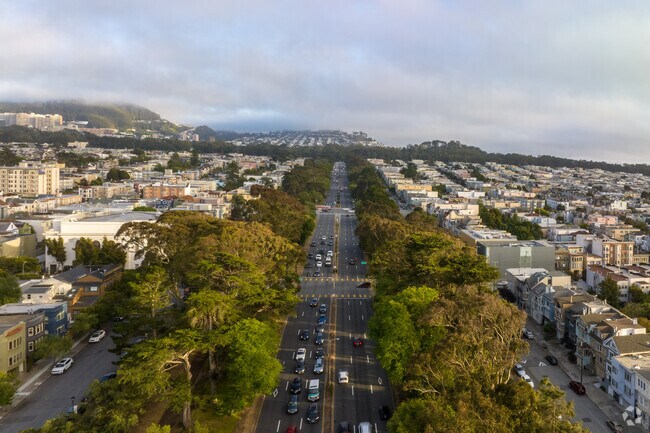 Park Presidio Blvd connects Golden Gate Park and Presidio through the Inner Richmond.