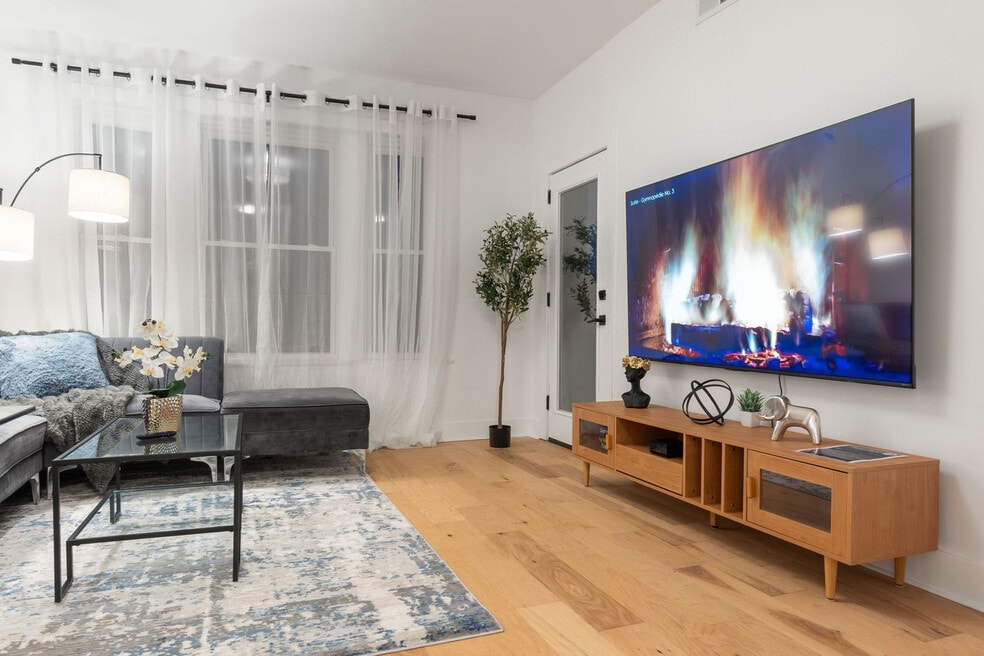 618 W Patterson Ave unit ID1354353P, Chicago, IL 60613 - photo 1