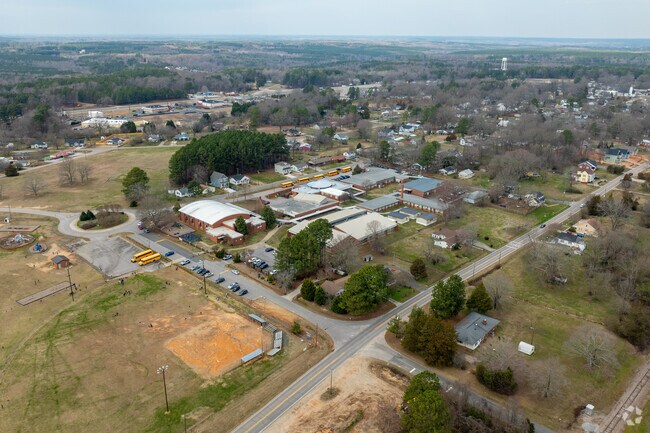 Franklinton Elementary School in Franklinton, NC has a student-teacher ratio of 15 to 1.