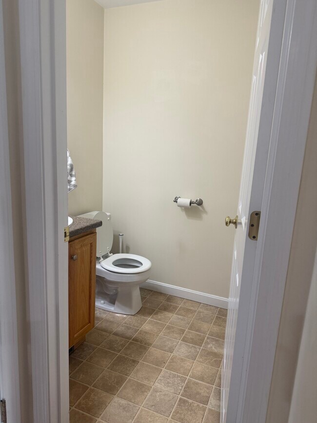 35 Fredonian St unit G, Shirley, MA 01464 - photo 5