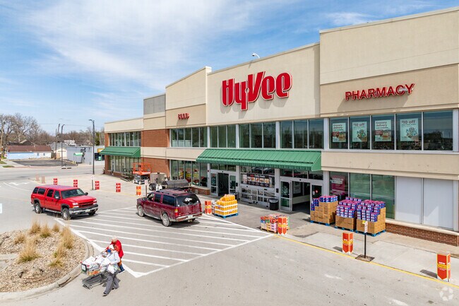 Roberts Park will find fresh produce and essentials nearby at Hy-Vee.