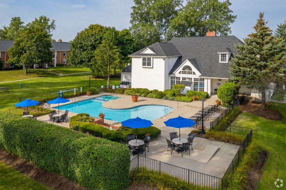 Kensington At Beverly Hills, Southfield, MI 48076 - photo 1