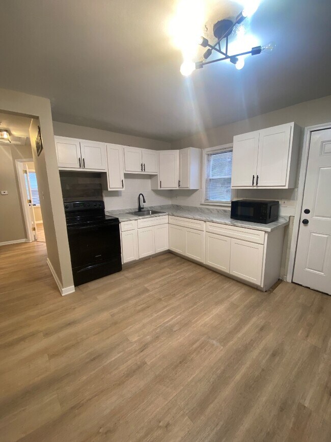 829 Carson Rd, Saint Louis, MO 63135 - photo 5