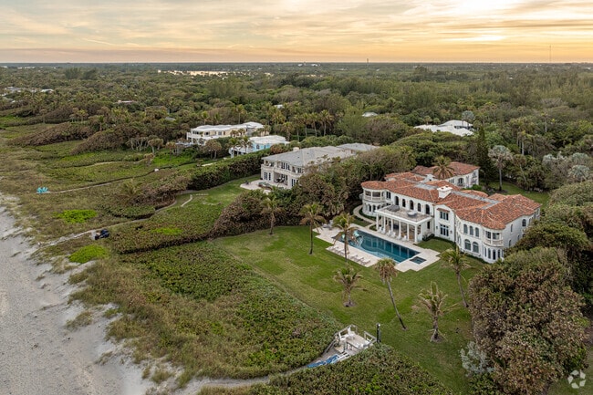 Beautiful mansions line the beaches of Jupiter Island.