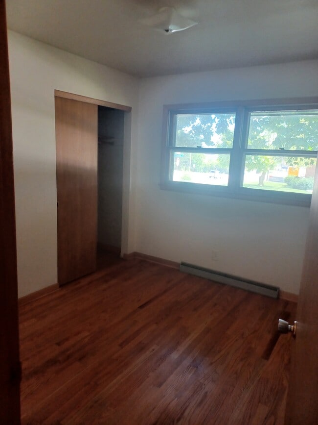 211 W Decorah Rd, West Bend, WI 53095 - photo 5