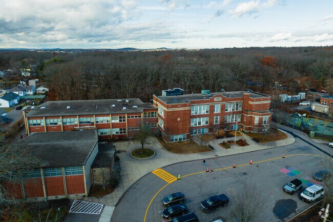 Beethoven Elementary School provides a well-rounded education and promotes academic excellence.