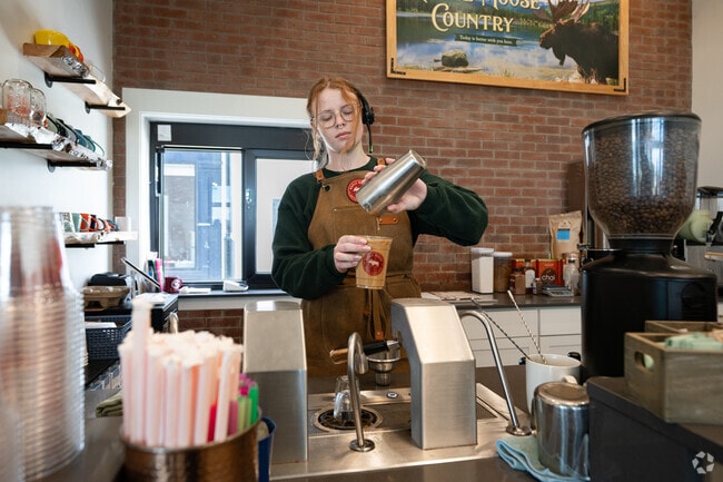 Maple Moose Coffee serves drinks and ice cream near Yellowstone River.