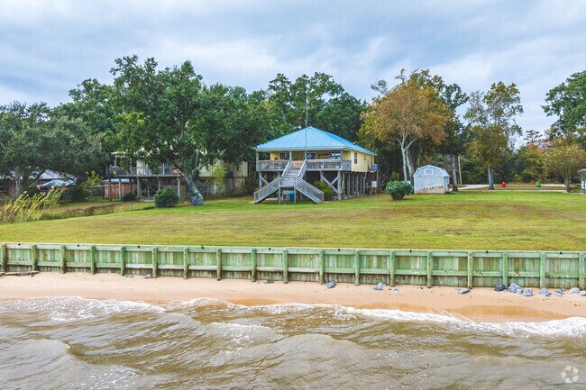 Bayside has many homes built directly on Mobile Bay.