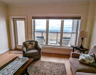 275 Ocean Blvd, Hampton, NH 03842