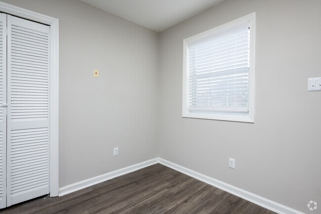 Burbank - 900SF - Dining Room