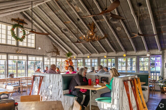 Grab a bite at the local favorite Saltwater Cowboys in Marsh Creek.