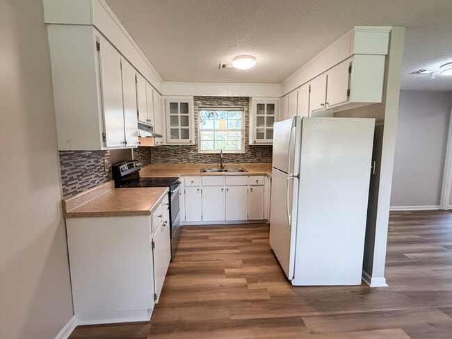 128 Barnesdale Dr, Warner Robins, GA 31093 - photo 3