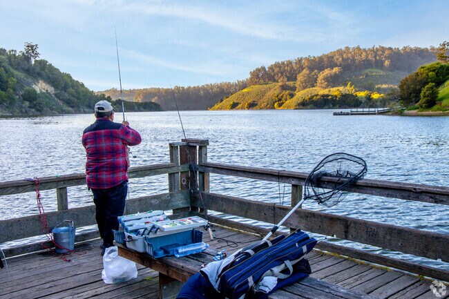 Minutes from Estudillo Estates-Glen at Lake Chabot Park you can enjoy sport fishing.