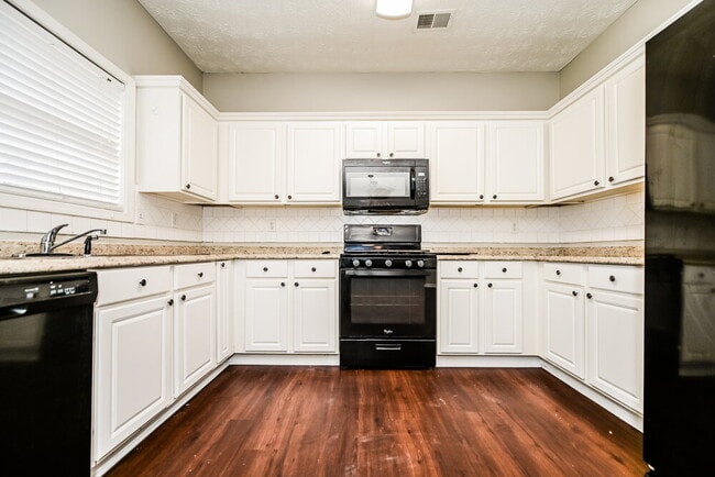 251 Winthrop Ln, McDonough, GA 30253 - photo 6