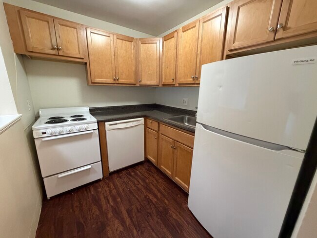 306 Tappan St unit 103, Brookline, MA 02445 - photo 6