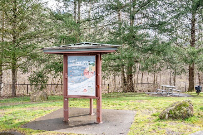 Glenn Otto Community Park sits net to SugarPine restaurant and offers stunning views of the Sandy River.