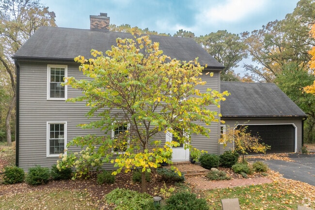 Many classic colonial style homes can be found in Rockton.