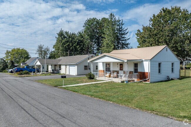 Ranch style homes are one of the many common styles of single family houses in Kingwood.