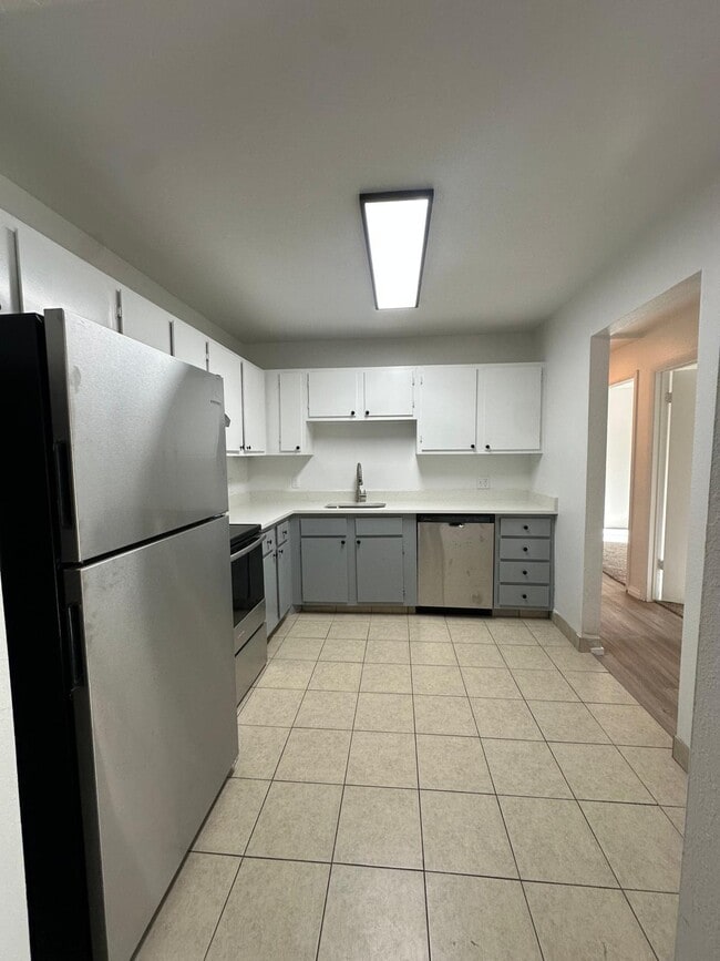 4888 S Highland Cir, Salt Lake City, UT 84117