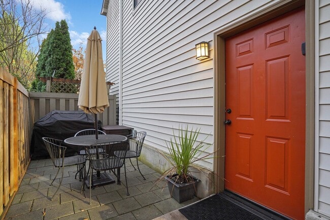 731 Elm St SW unit Upstairs Apartment, Albany, OR 97321 - photo 7