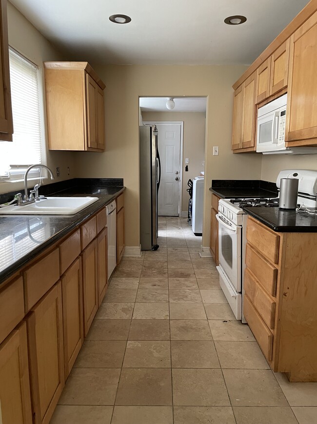 4600 Gawain Dr, New Orleans, LA 70127 - photo 2