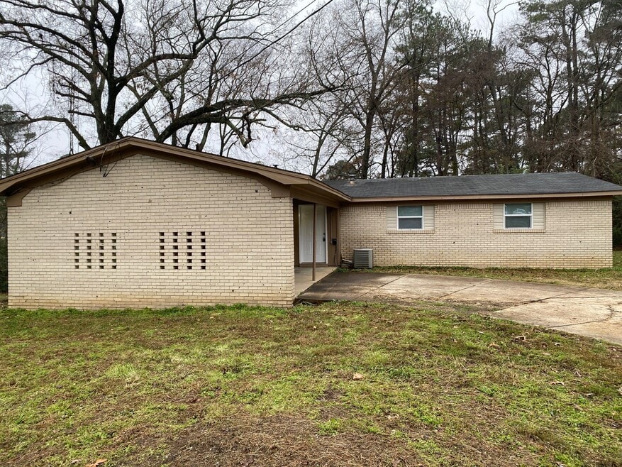 505 Pearson Dr, Jackson, TN 38305 - photo 1