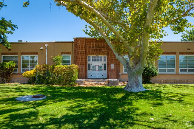 Welcome to Zia Elementary School located in UNM, Albuquerque NM.