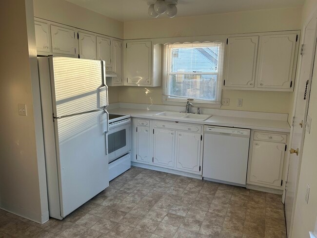 Kitchen & appliancesBreajfast area & wubdiw
