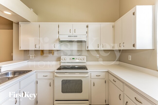 468 Emerald Cove Loop, Lakeland, FL 33813 - photo 6