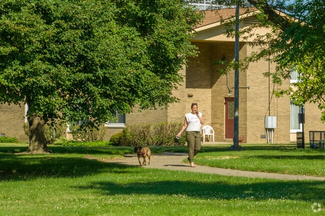 Go for a stroll with your pets in Lafayette Plaisance Park.