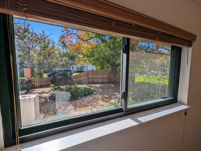 504 Long Bow Ln, Austin, TX 78704 - photo 4