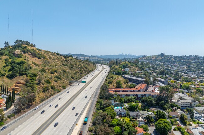 The nearby highways make a trip to LA a breeze from Magnolia Park.