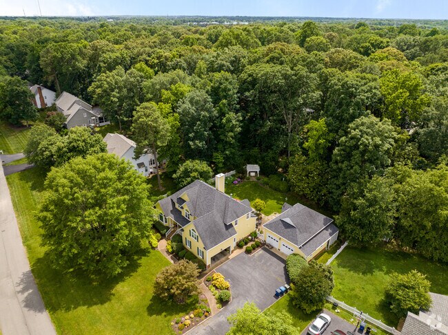 Homes in Robious sit on large, wooded lots that offer plenty of privacy.