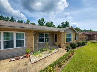 2802 Auburn St, Tuskegee, AL 36083