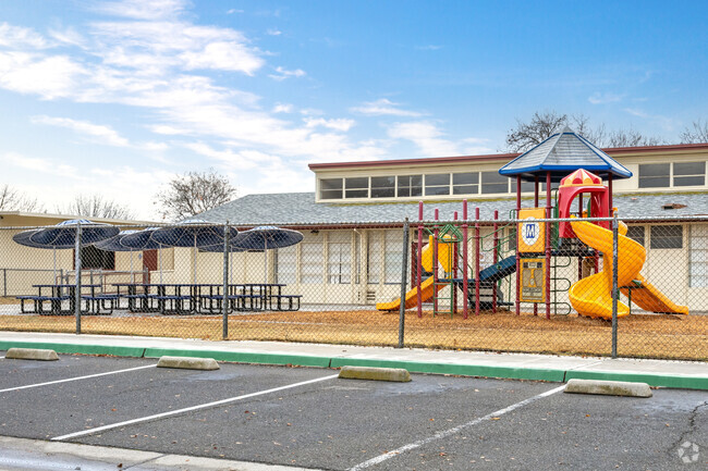 Norseman Elementary School, Rankings & Reviews - Homes.com