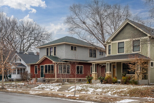 Four square style homes are a common home style in Hiawatha.