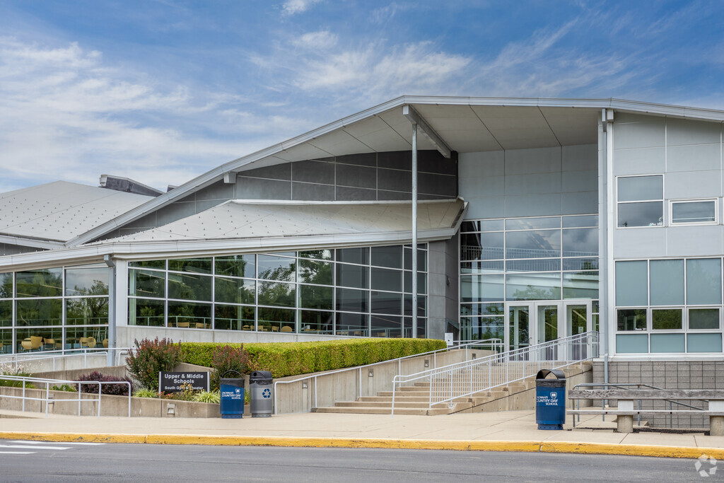 Cincinnati Country Day School is a private, college preparatory school in Indian Hill.