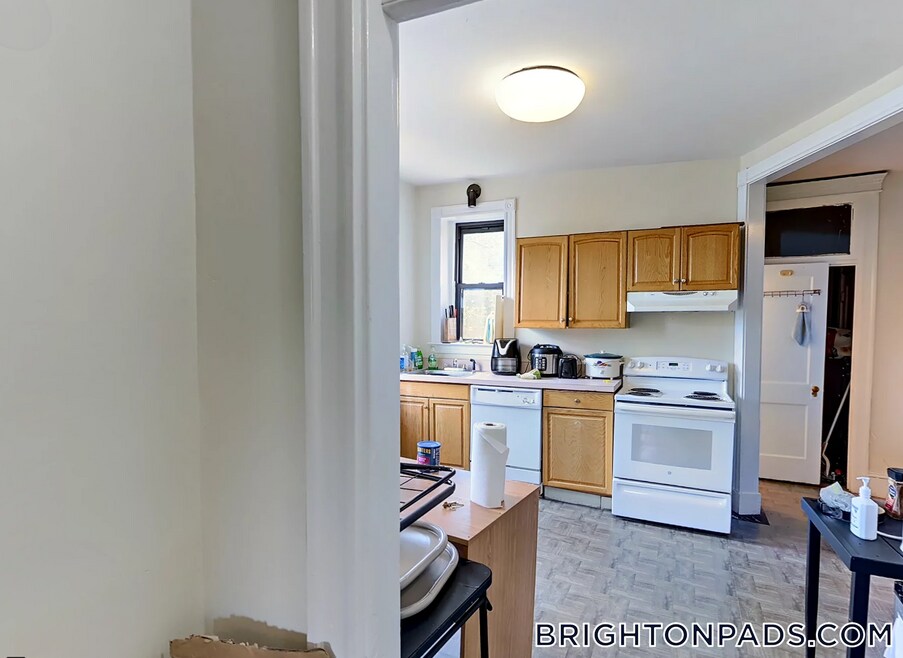 1422 Commonwealth Ave unit 5, Boston, MA 02134 - photo 1