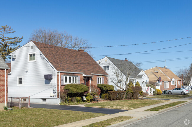 Rows of Cape Cods homes line the streets of North Bellmore.